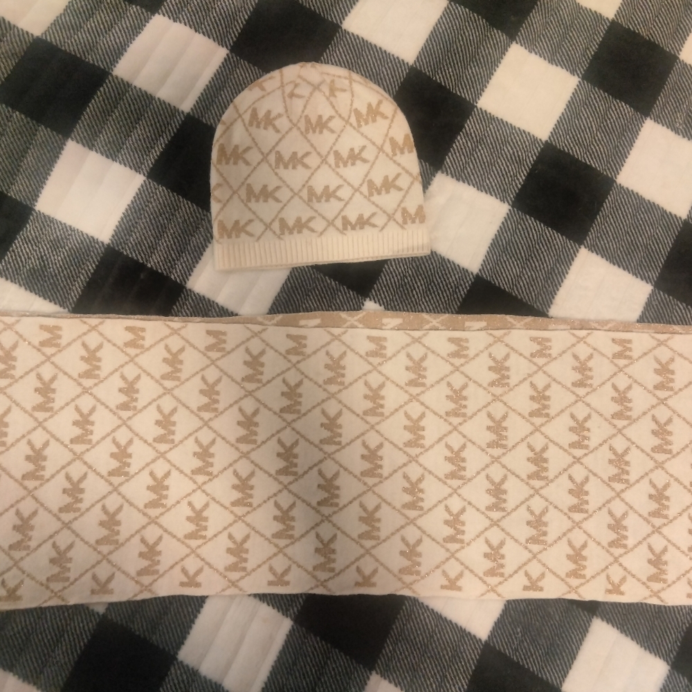 Authentic Michael Kors Beanie Scarf Set